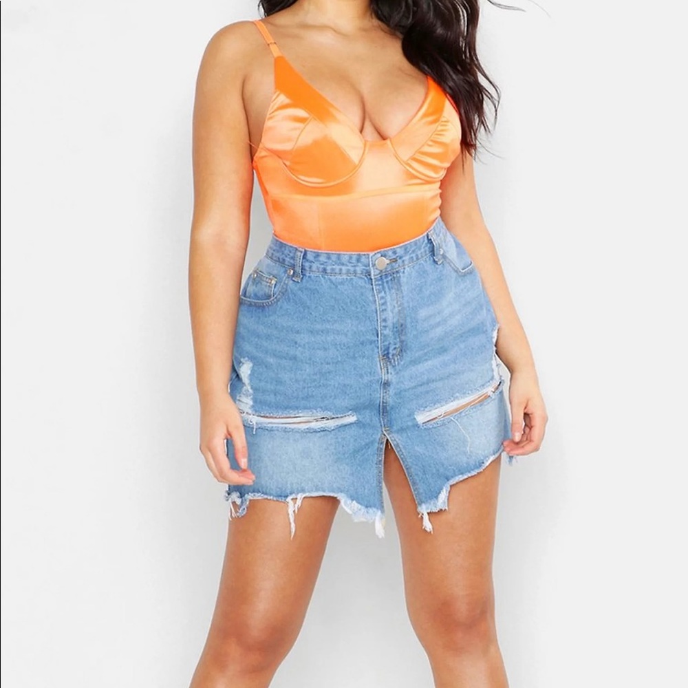 NWT Boohoo Distressed Mini Skirt